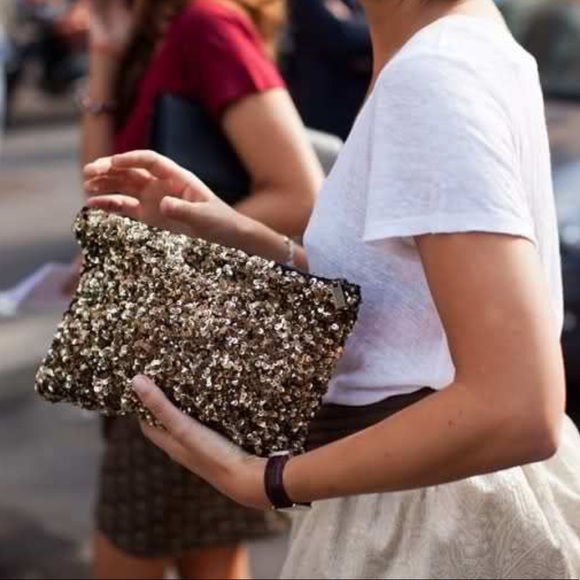 Zara Handbags - ✨sale✨HOST PICK✨ NWOT Zara Sequin Clutch